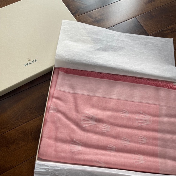 New ROLEX Light Pink luxurious Wool/silk/cashmere Scarf - Picture 3 of 4